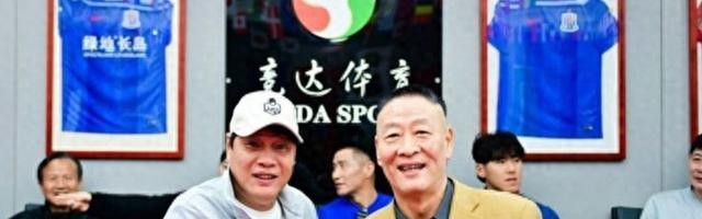 完美体育赛事官方-你踢你的苏超、我玩我的街超，上海16区相继吹响社会足球新玩法的冲锋号角|松江|红双喜杯|上海市|足球争霸赛|浙江省城市足球联赛_新浪体育_新浪新闻