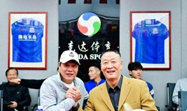 完美体育赛事官方-你踢你的苏超、我玩我的街超，上海16区相继吹响社会足球新玩法的冲锋号角|松江|红双喜杯|上海市|足球争霸赛|浙江省城市足球联赛_新浪体育_新浪新闻